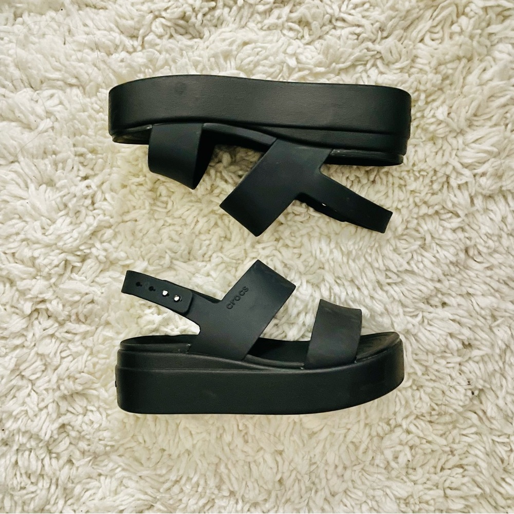 Women’s Crocs Brooklyn Low Wedge Sandals Size 5